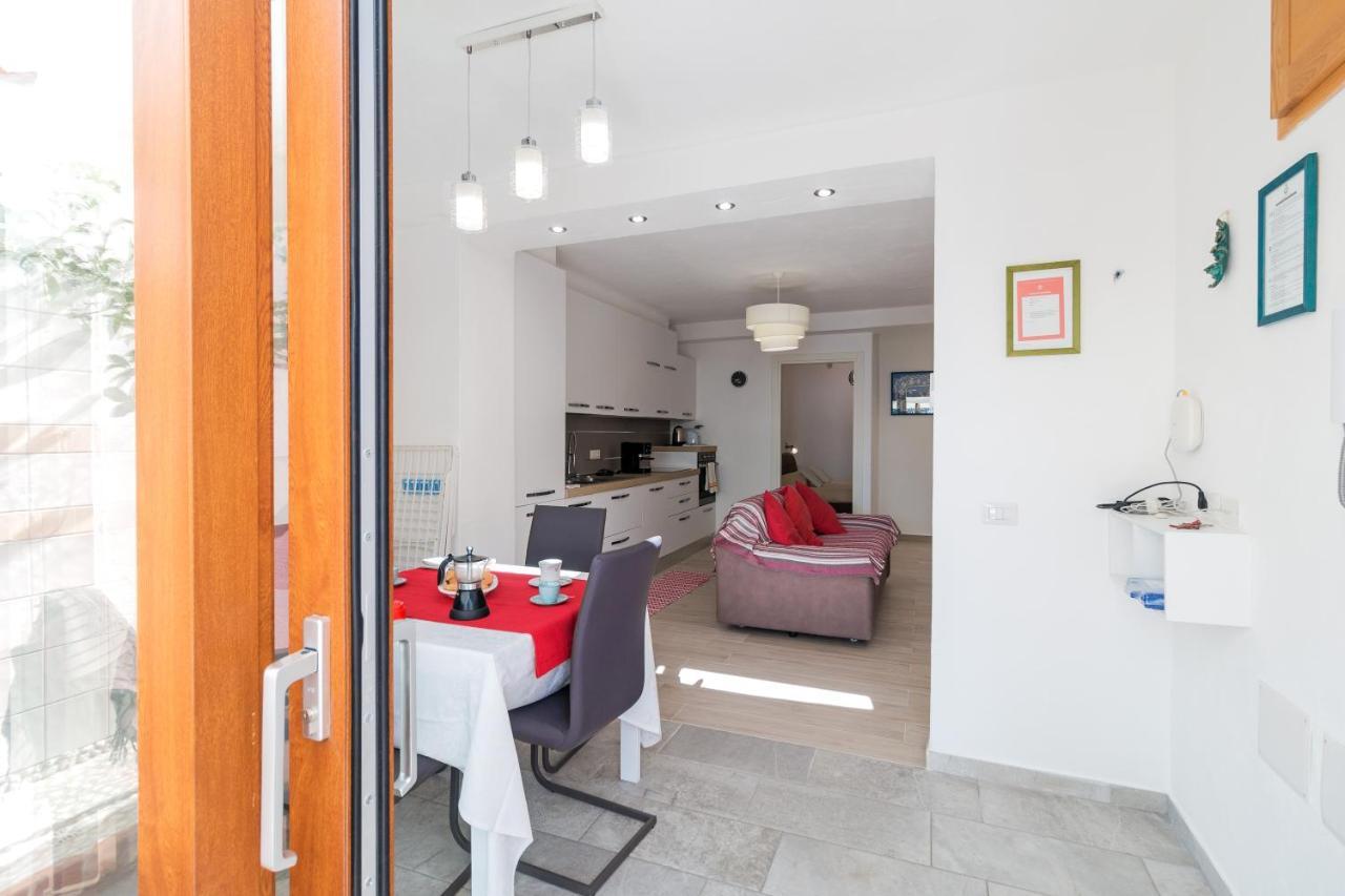 Purple Flower Suite Apartment Cala Gonone Ngoại thất bức ảnh
