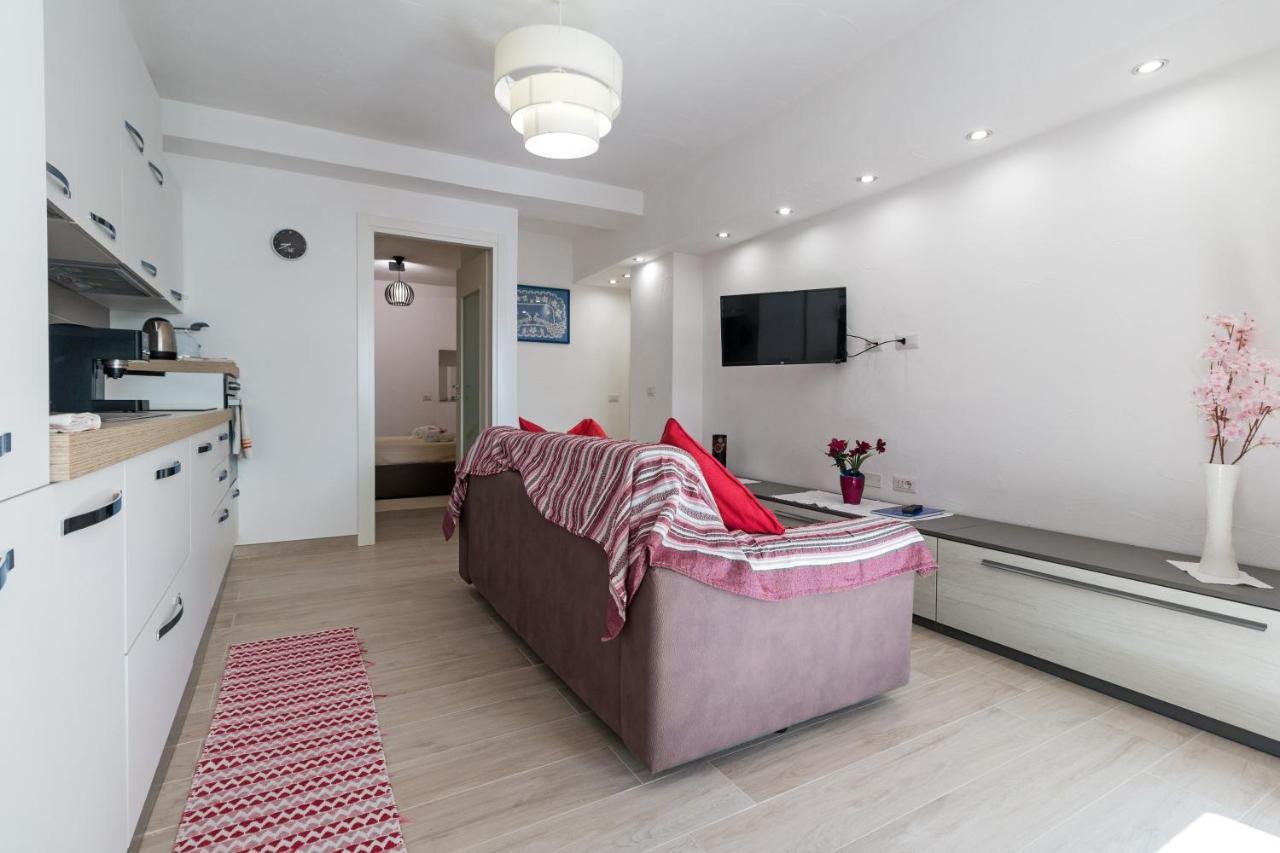 Purple Flower Suite Apartment Cala Gonone Ngoại thất bức ảnh