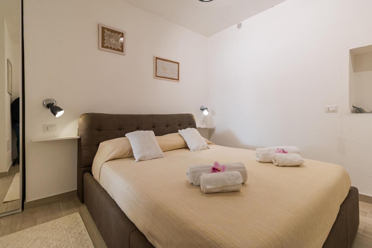 Purple Flower Suite Apartment Cala Gonone Ngoại thất bức ảnh