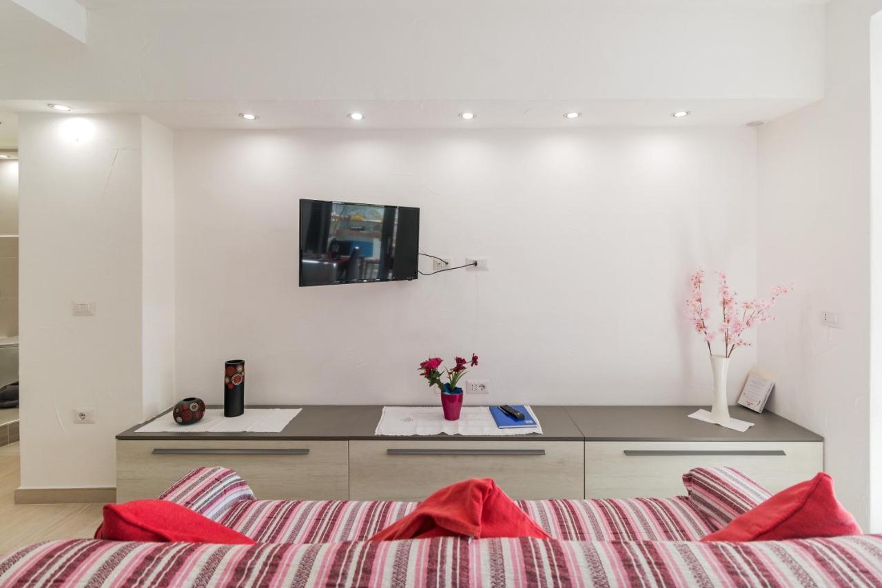 Purple Flower Suite Apartment Cala Gonone Ngoại thất bức ảnh
