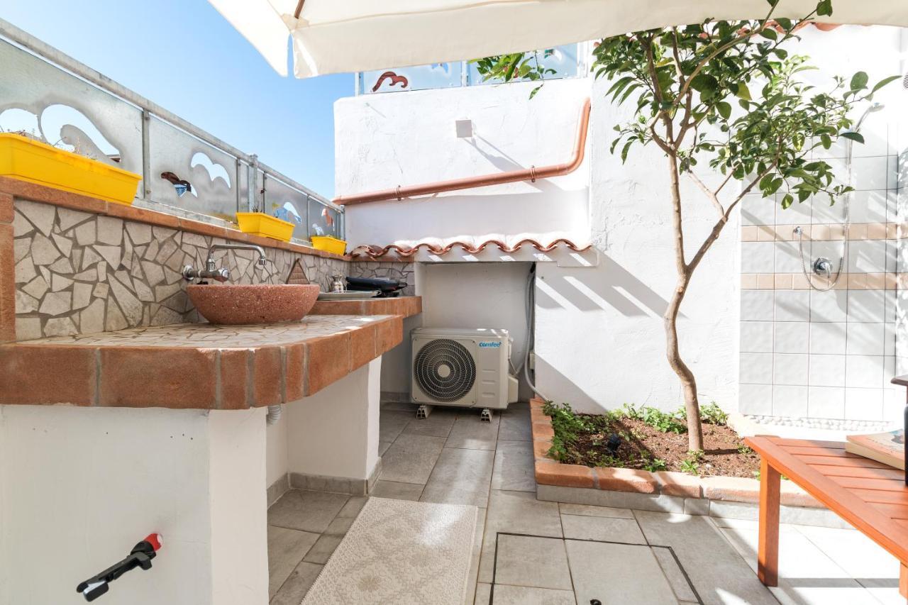 Purple Flower Suite Apartment Cala Gonone Ngoại thất bức ảnh