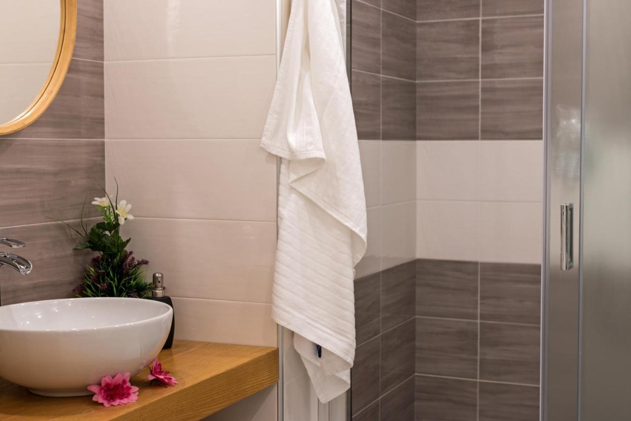 Purple Flower Suite Apartment Cala Gonone Ngoại thất bức ảnh