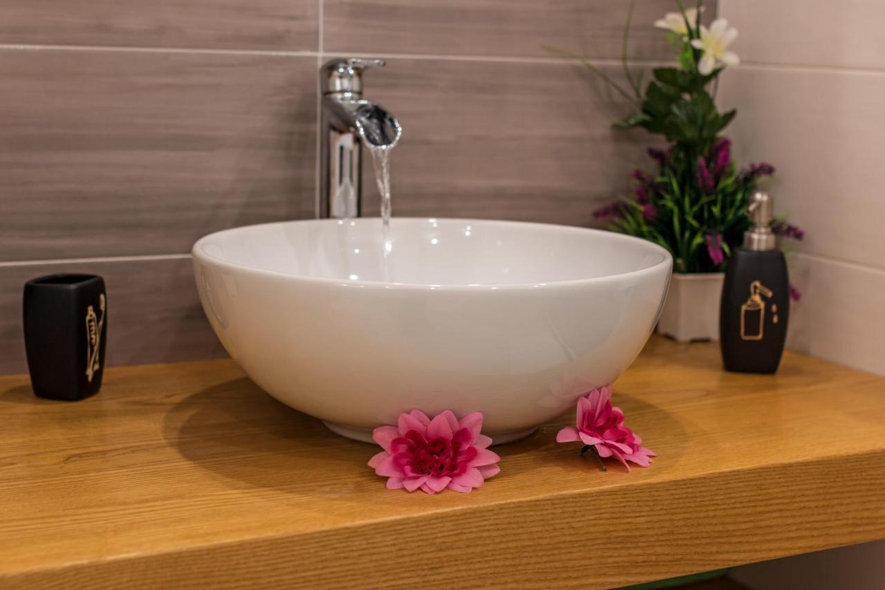 Purple Flower Suite Apartment Cala Gonone Ngoại thất bức ảnh