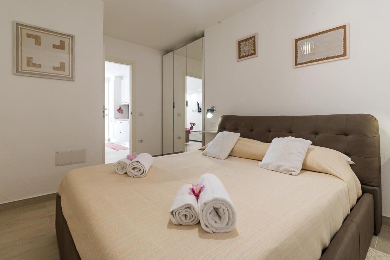 Purple Flower Suite Apartment Cala Gonone Ngoại thất bức ảnh