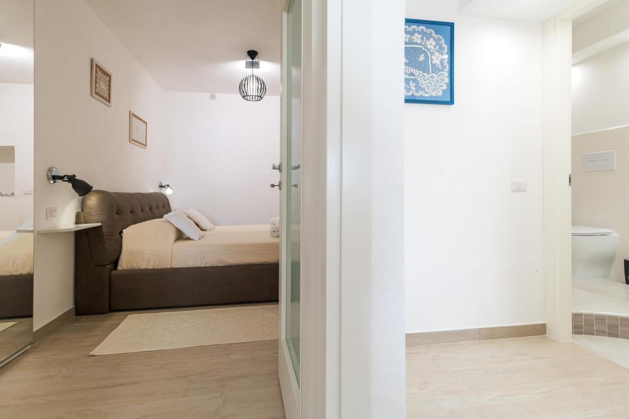 Purple Flower Suite Apartment Cala Gonone Ngoại thất bức ảnh