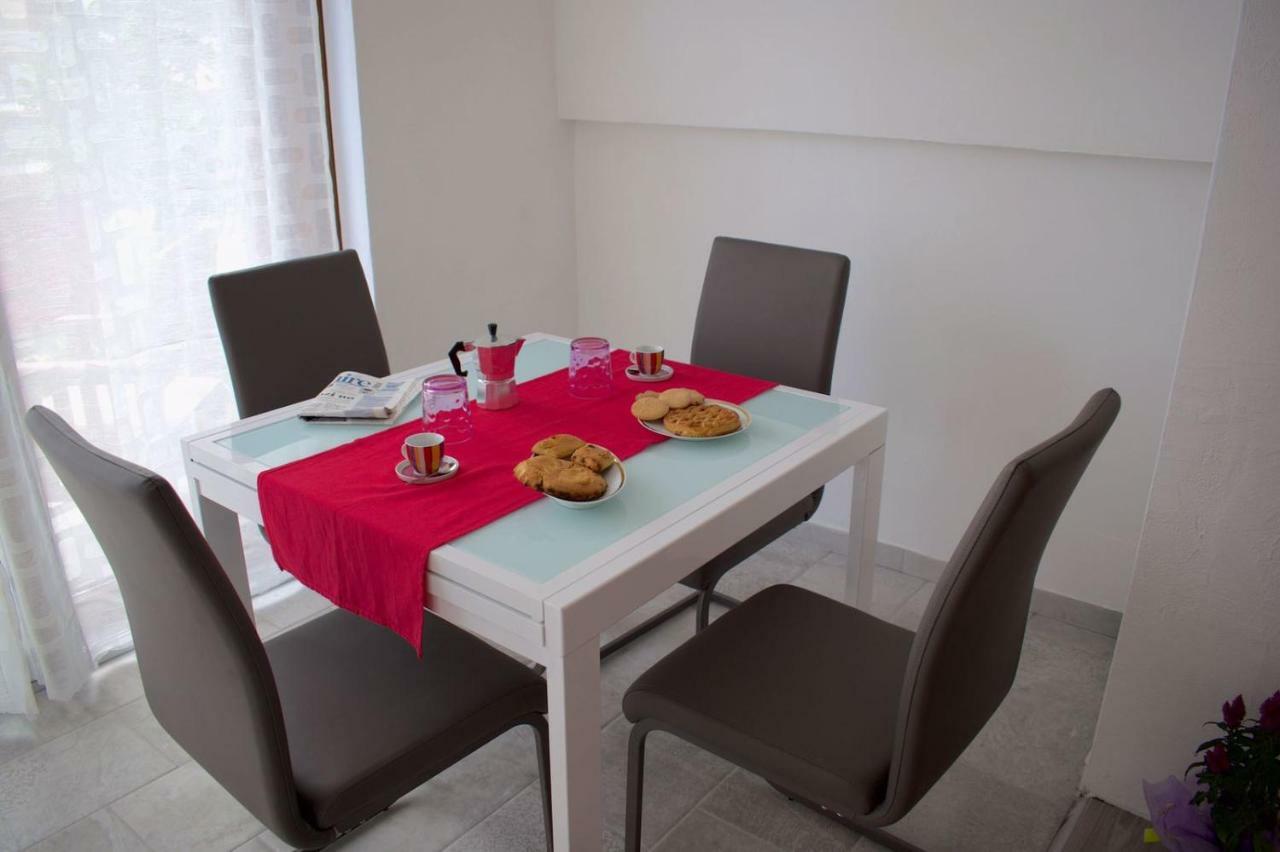 Purple Flower Suite Apartment Cala Gonone Ngoại thất bức ảnh