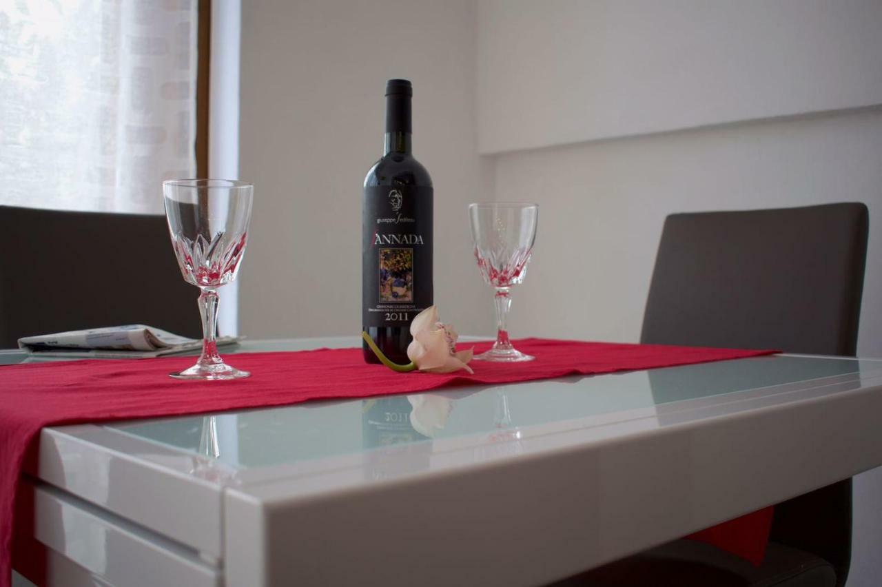 Purple Flower Suite Apartment Cala Gonone Ngoại thất bức ảnh