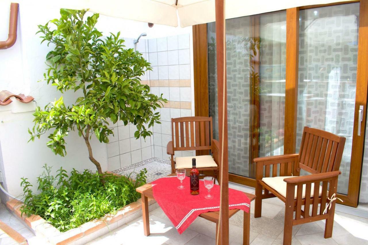 Purple Flower Suite Apartment Cala Gonone Ngoại thất bức ảnh